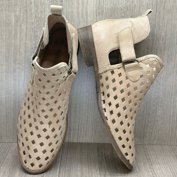 Musse & Cloud Caila Bootie Womens 10 Leather Perforated Hook & Loop Flat Beige - Picture 2 of 12